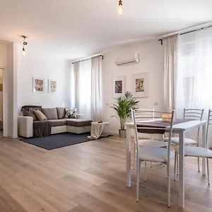  Apartment Opera & Expo Italy